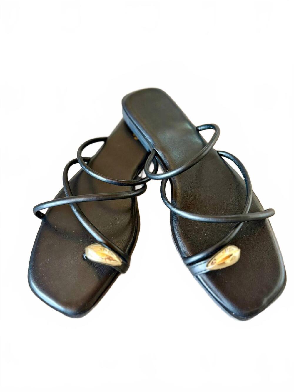NEW BAMBOO women's hallie sandal in black